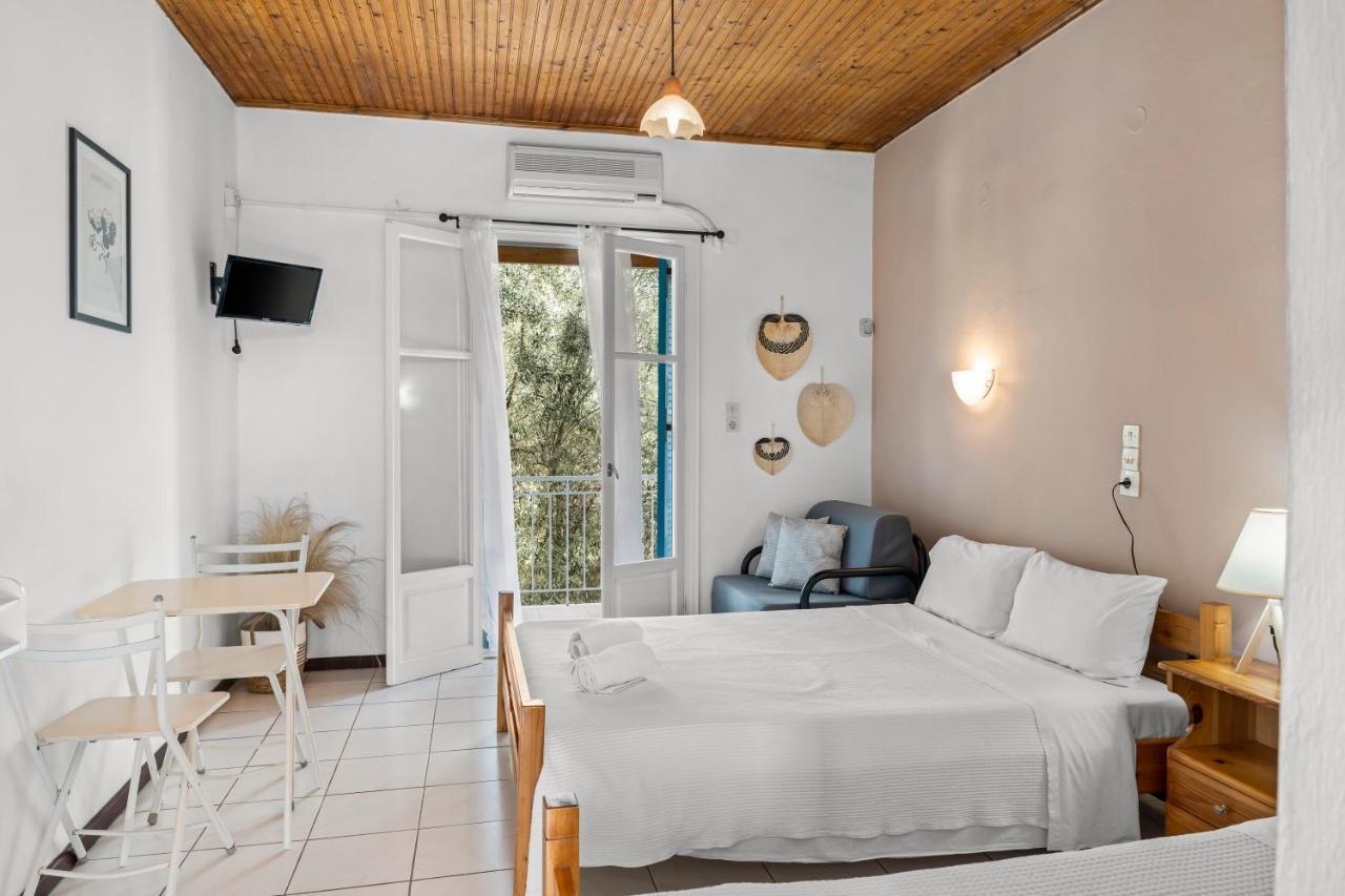 Oceanis Rooms Mikros Gialos Luaran gambar