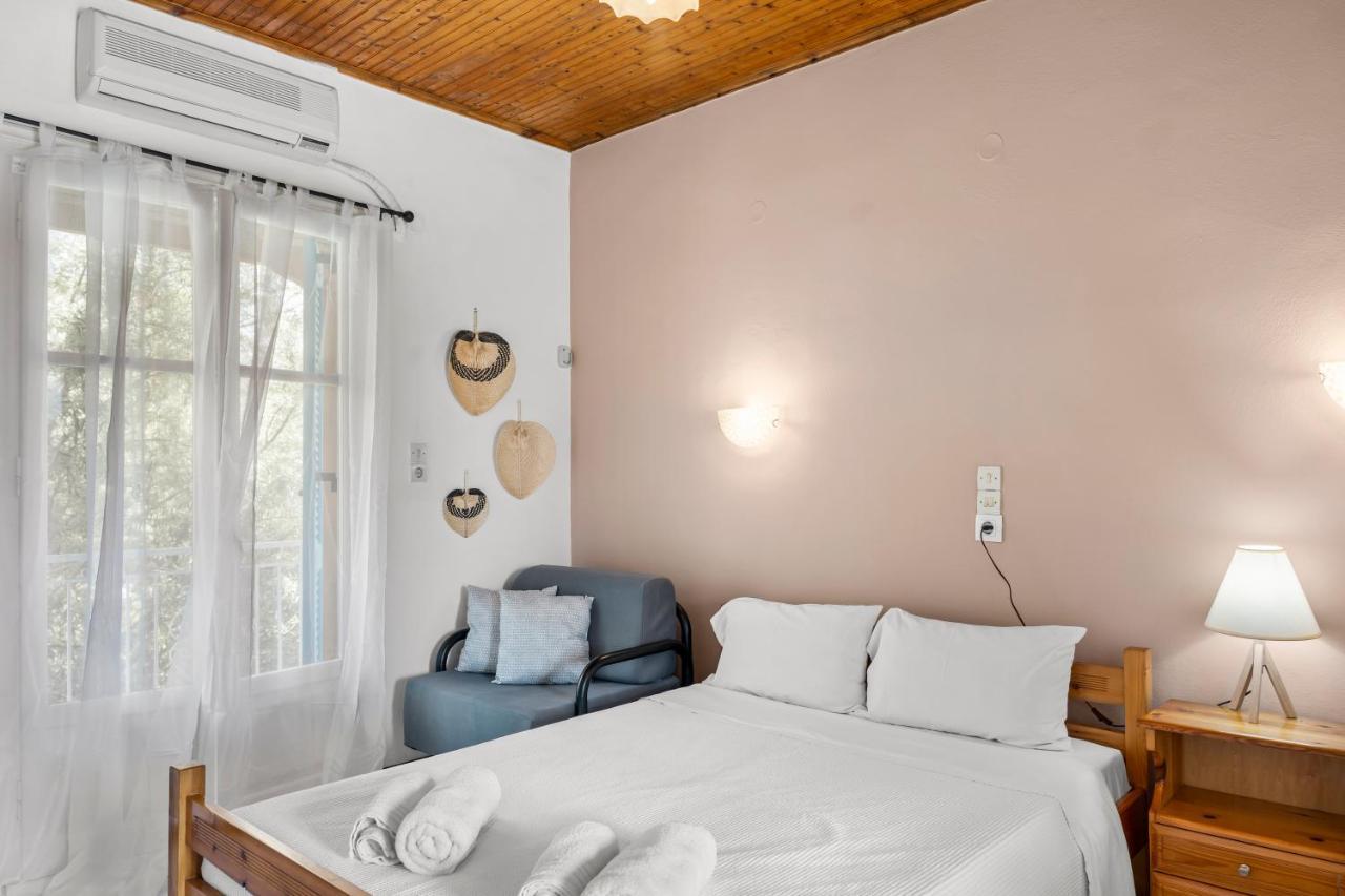 Oceanis Rooms Mikros Gialos Luaran gambar
