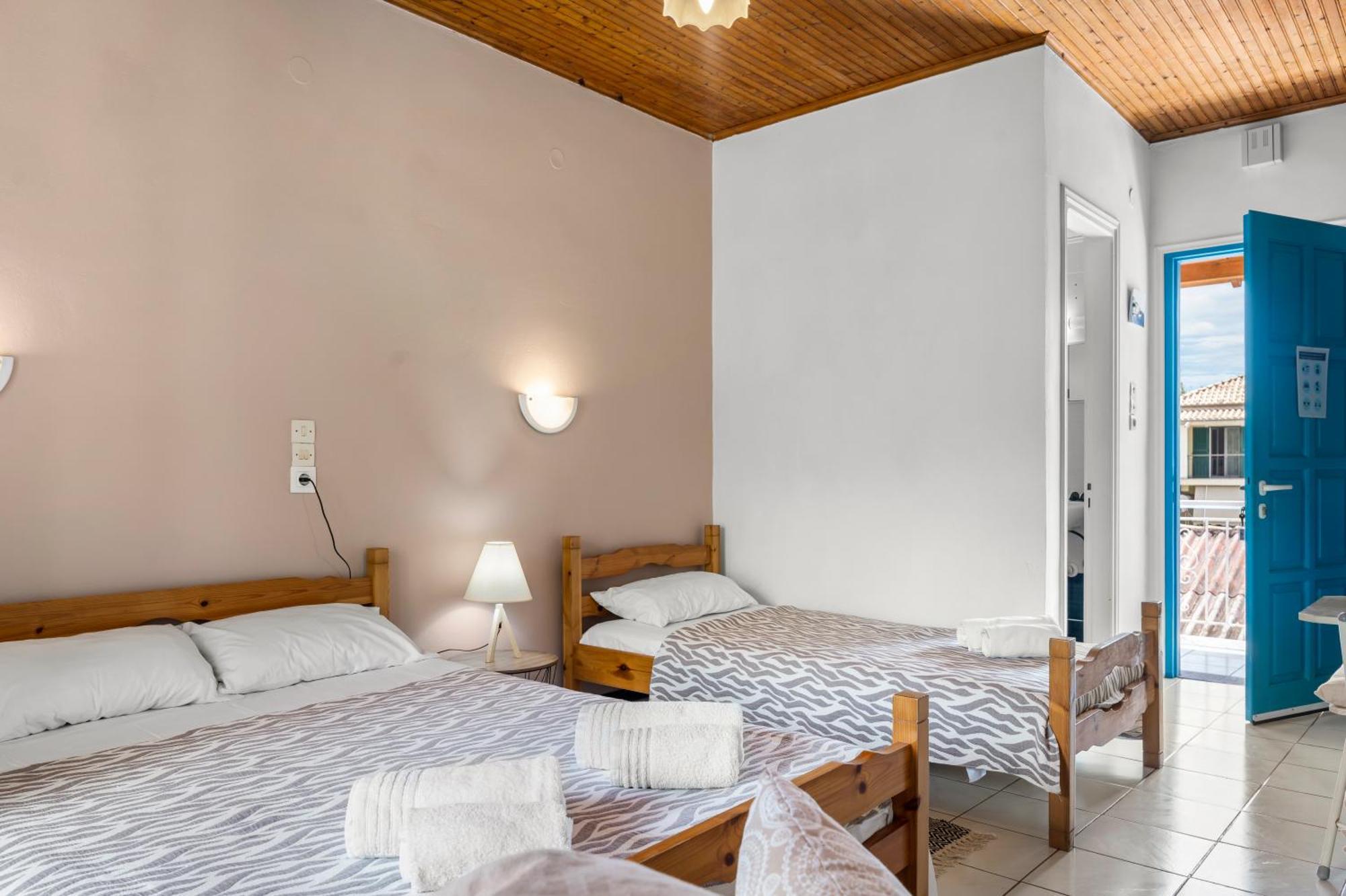 Oceanis Rooms Mikros Gialos Luaran gambar